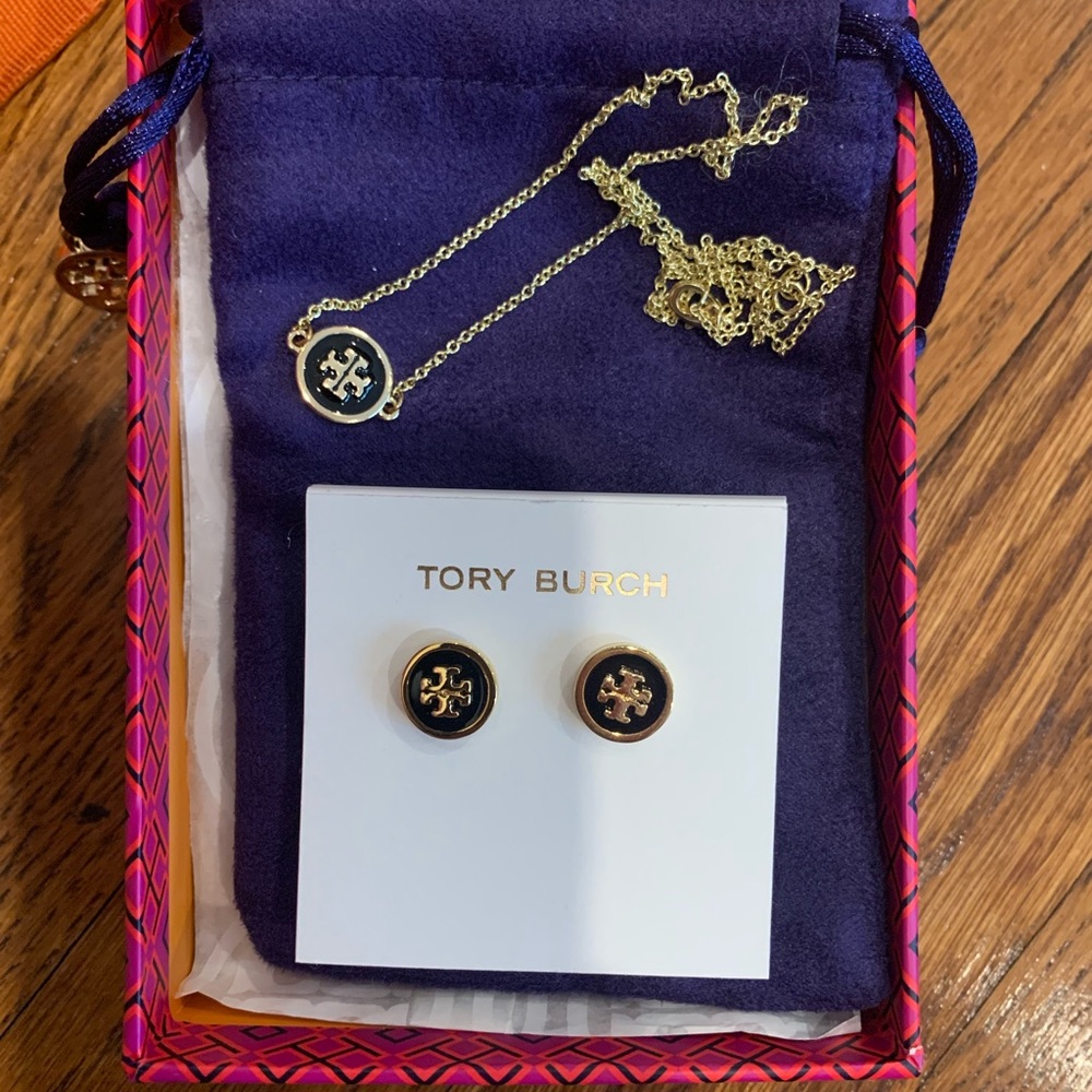 Earrings and necklace set